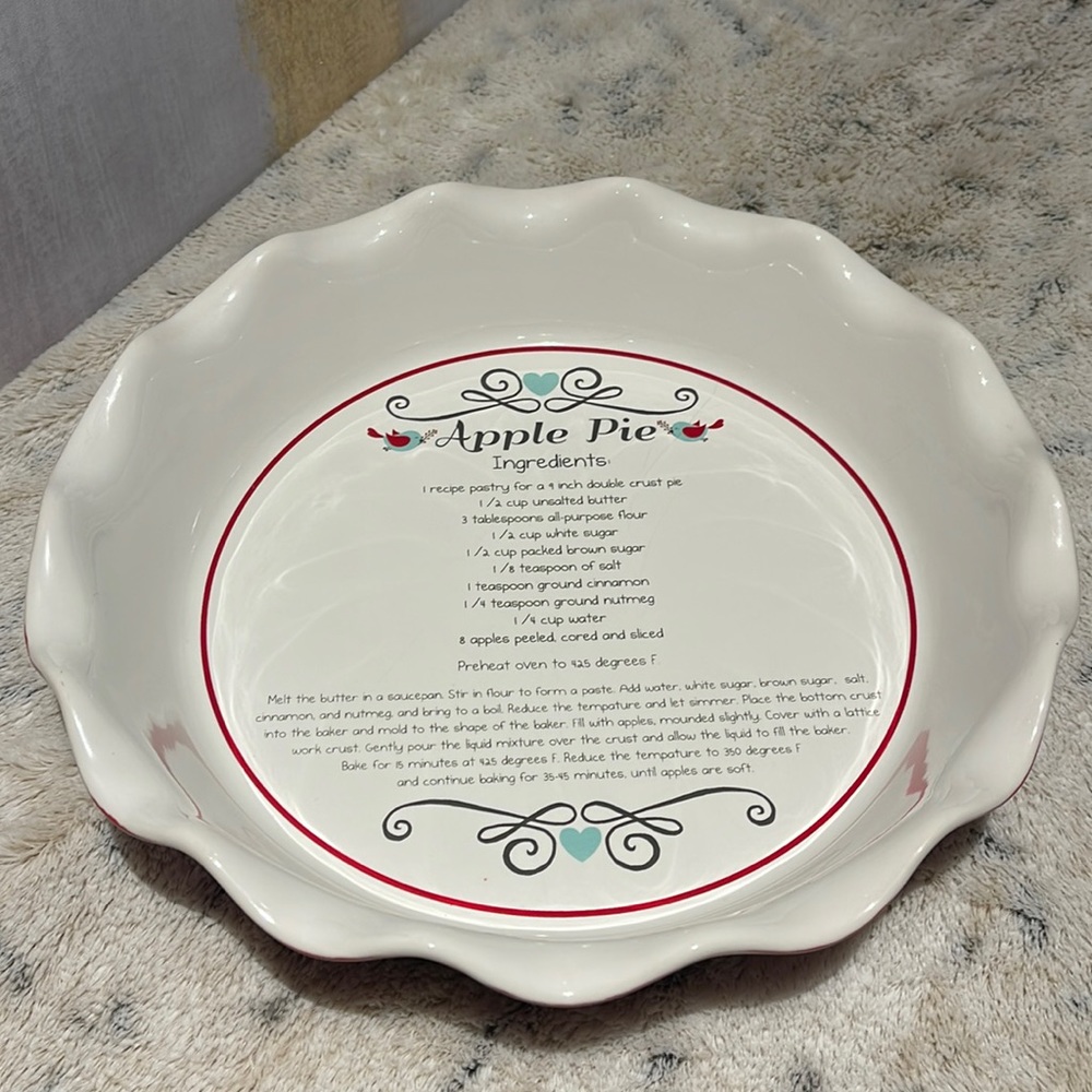 10 Strawberry street - Apple 🍎 pie 🥧 plate - with recipe 😋
